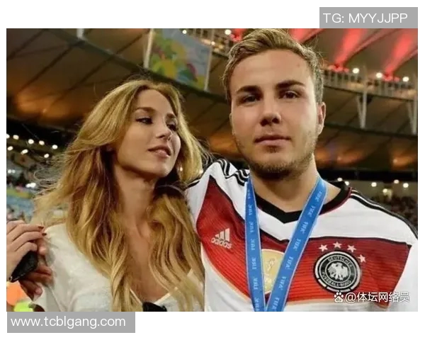 某足球明星与中国女友甜蜜曝光 成就跨国恋情引关注