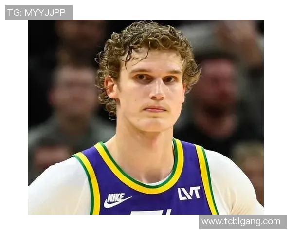 足球场上的邂逅与心动：球星们如何用魅力与技巧搭讪心仪对象