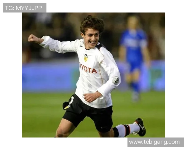 一米九的白人足球巨星是谁 身高与实力并存的足球天才揭秘