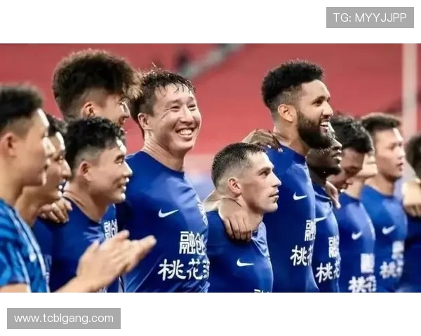 武汉篮球队团队协作引发热议球迷对战术配合与球员默契产生分歧 武汉篮球队团队协作引发热议球迷对战术配合与球员默契产生分歧